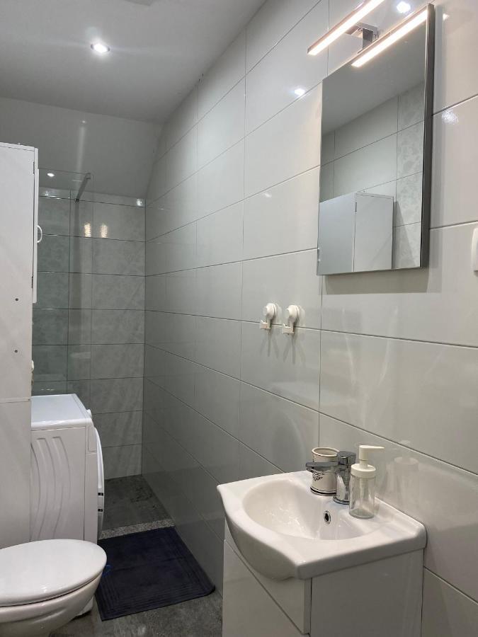 Apartma Azurre Постойна Екстер'єр фото