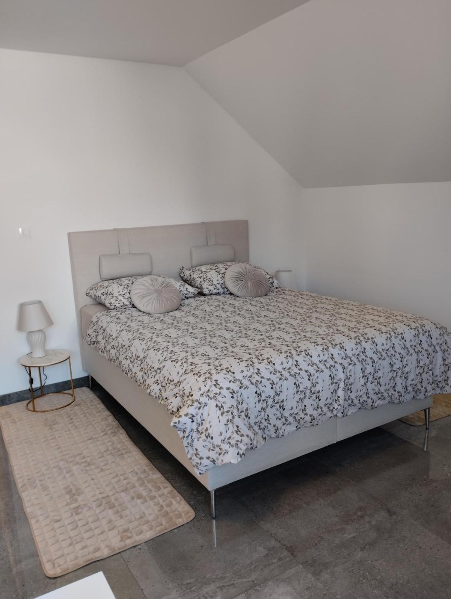 Apartma Azurre Постойна Екстер'єр фото