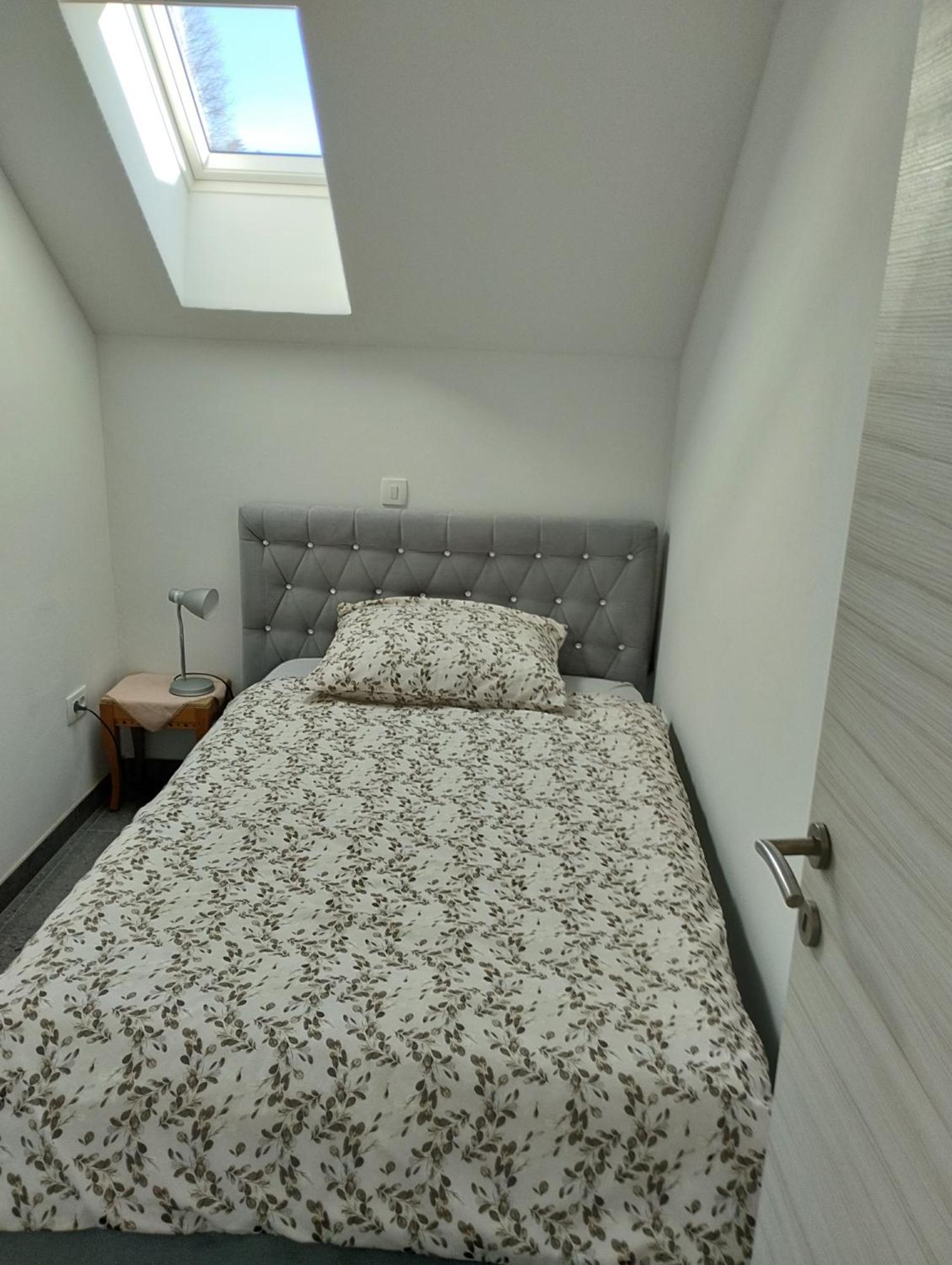 Apartma Azurre Постойна Екстер'єр фото