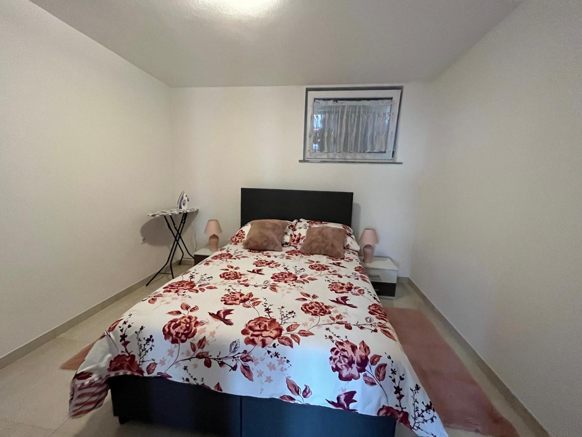 Apartma Azurre Постойна Екстер'єр фото