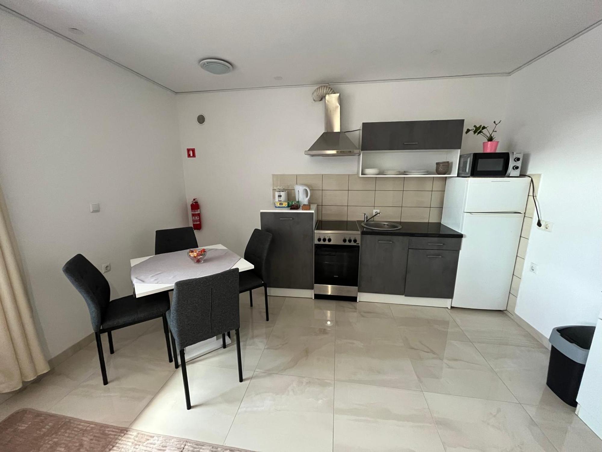 Apartma Azurre Постойна Екстер'єр фото