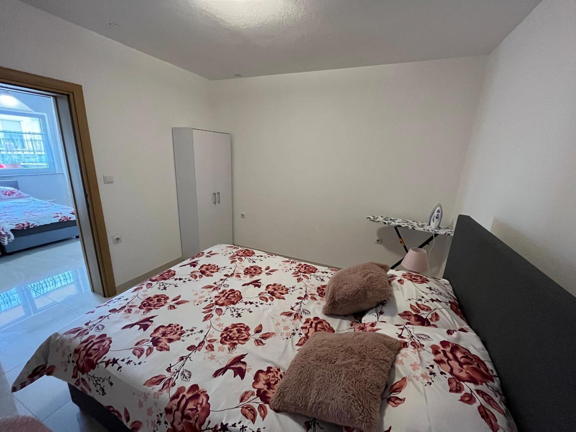 Apartma Azurre Постойна Екстер'єр фото